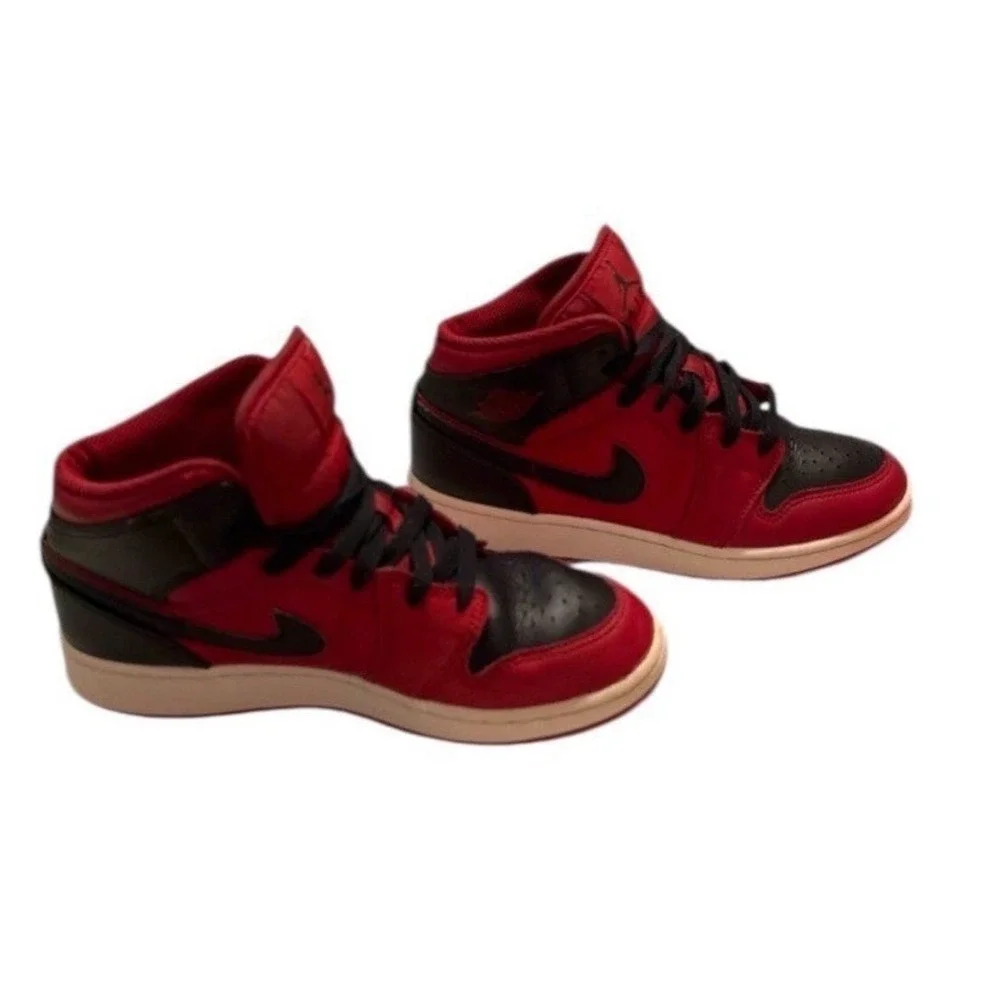 Nike‎ Air Jordan Style High-Top SneakersSize: 5.5Y Women's 7–7.5 Condition: Mint
